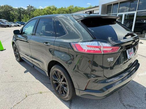 2022 Ford Edge SE