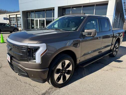 2022 Ford F-150 Lightning Platinum
