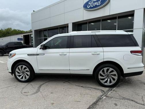 2024 Lincoln Navigator Premiere