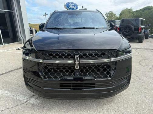 Infinite Black Metallic Clearcoat 2025 Lincoln Navigator Reserve
