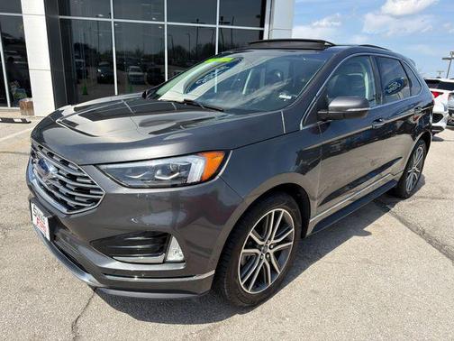 Magnetic Metallic 2019 Ford Edge Titanium