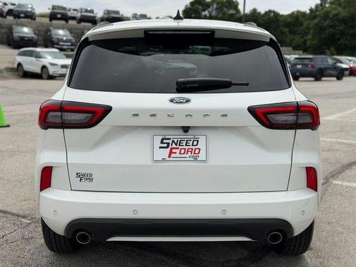 Star White Metallic Tri-Coat 2024 Ford Escape ST-Line