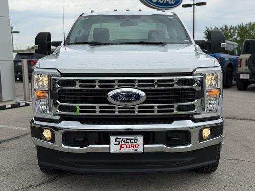 Oxford White 2026 Ford F-350 XLT
