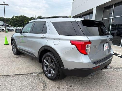 Iconic Silver Metallic 2023 Ford Explorer XLT