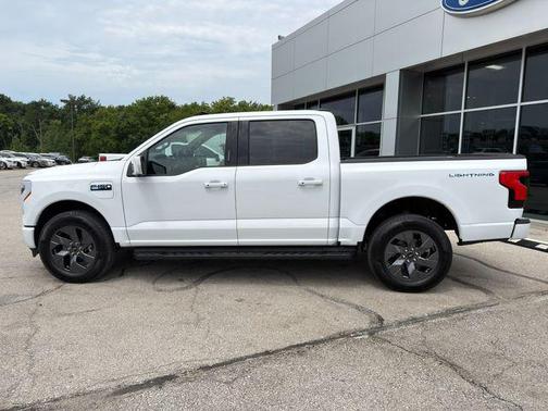 Oxford White 2025 Ford F-150 Lightning LARIAT