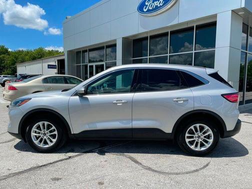 Ingot Silver Metallic 2020 Ford Escape SE