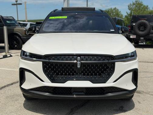 White Platinum Metallic Tri-Coat 2024 Lincoln Nautilus Reserve
