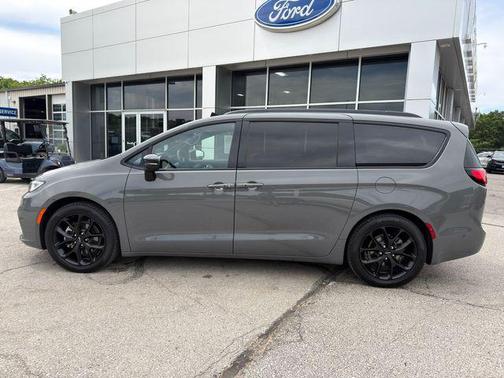 Ceramic Gray Clearcoat 2025 Chrysler Pacifica Limited