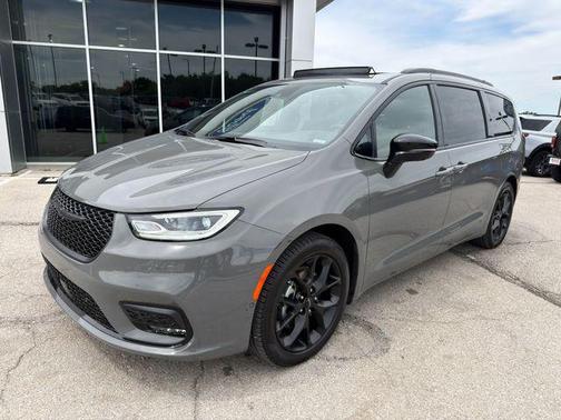 Ceramic Gray Clearcoat 2025 Chrysler Pacifica Limited