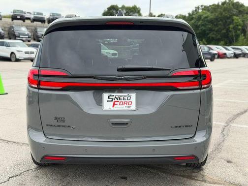 Ceramic Gray Clearcoat 2025 Chrysler Pacifica Limited