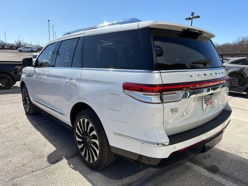 2022 Lincoln Navigator Black Label