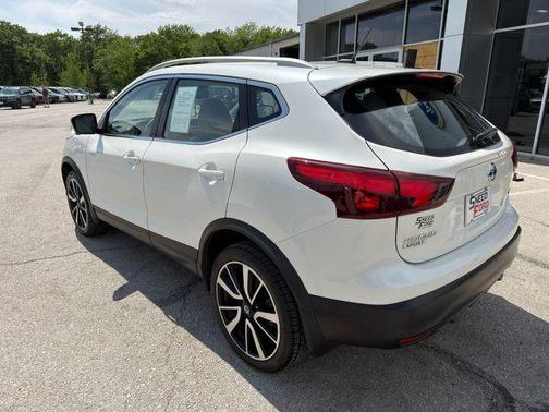 Pearl White Tricoat 2019 Nissan Rogue Sport SL
