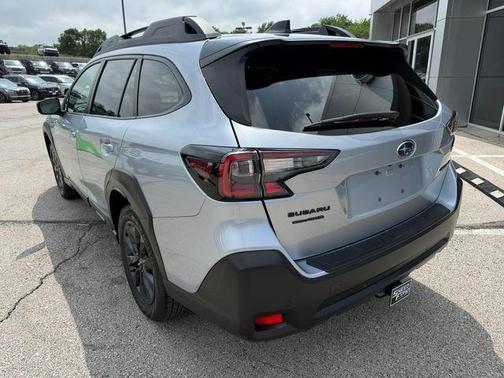Ice Silver Metallic 2023 Subaru Outback Onyx Edition