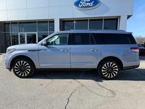 2022 Lincoln Navigator Black Label