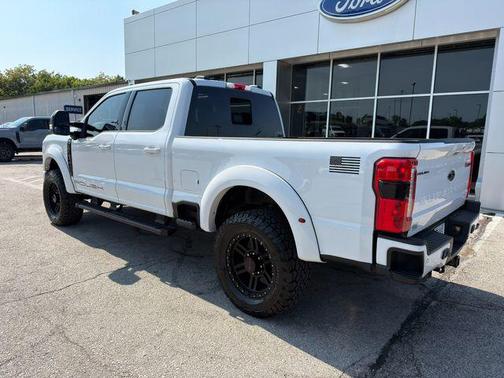 Oxford White 2025 Ford F-250 Lariat