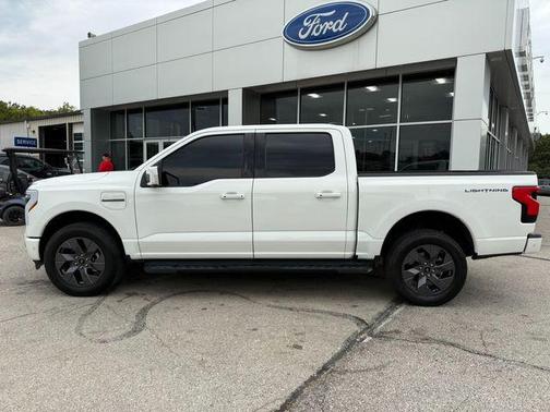 2022 Ford F-150 Lightning LARIAT