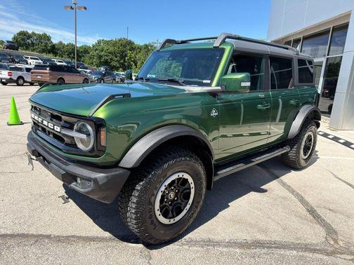 Eruption Green Metallic 2023 Ford Bronco Outer Banks