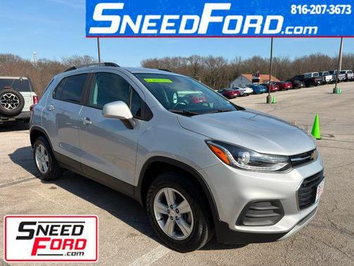 Silver Ice Metallic 2022 Chevrolet Trax LT