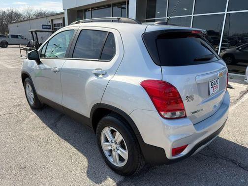 Silver Ice Metallic 2022 Chevrolet Trax LT