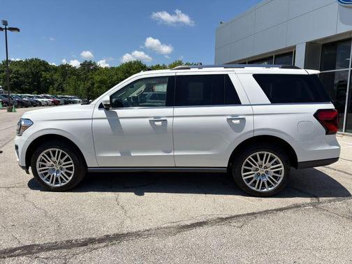 Star White Metallic Tri-Coat 2024 Ford Expedition Limited