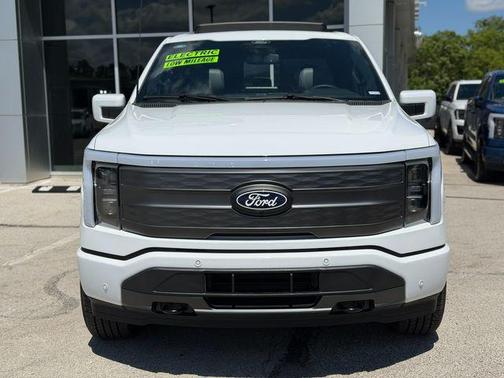 Oxford White 2025 Ford F-150 Lightning LARIAT