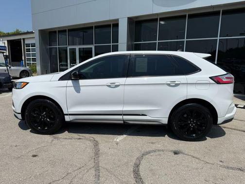 2022 Ford Edge SE