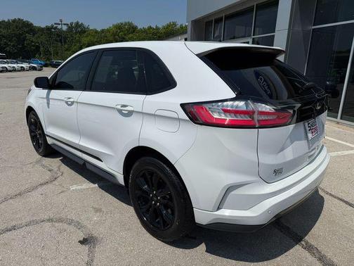 2022 Ford Edge SE