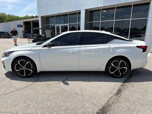 Pearl White Tricoat 2024 Nissan Altima SR Intelligent AWD