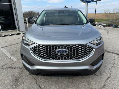 Iconic Silver Metallic 2024 Ford Edge SE