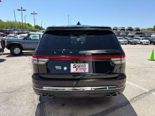 Infinite Black Metallic Clearcoat 2025 Lincoln Aviator Premiere