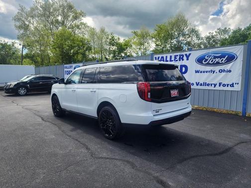 Star White Metallic Tri-Coat 2026 Ford Expedition Max Platinum