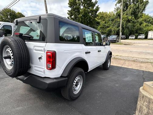 2025 Ford Bronco Base