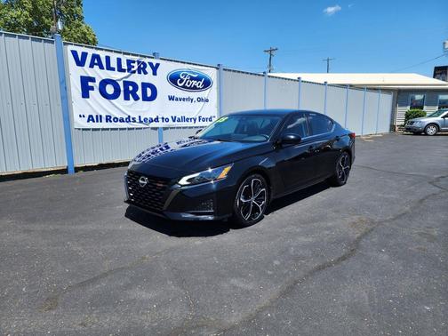 Super Black Clearcoat 2023 Nissan Altima SR FWD