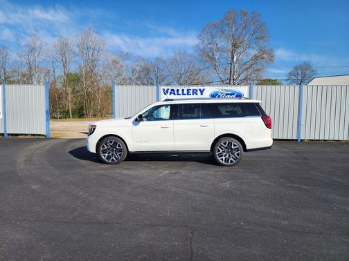 Star White Metallic Tri-Coat 2026 Ford Expedition Max Platinum