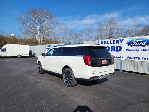 Star White Metallic Tri-Coat 2026 Ford Expedition Max Platinum