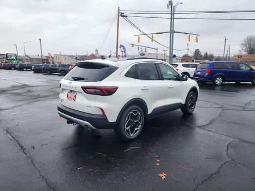 2026 Ford Escape Platinum