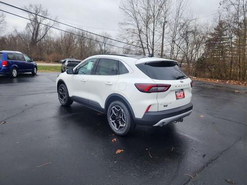 2026 Ford Escape Platinum