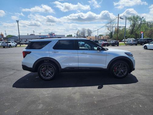 Space White Metallic 2026 Ford Explorer ST-Line