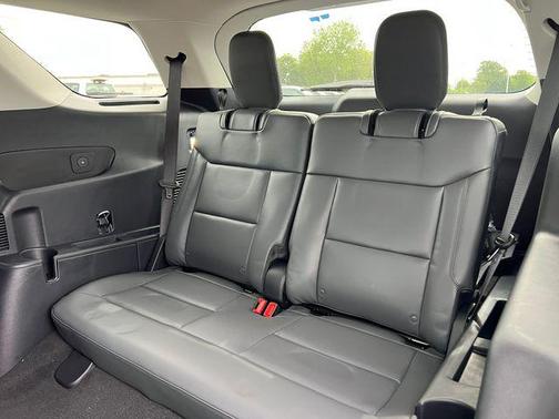 AGATE BLACK METALLIC 2026 Ford Explorer Active