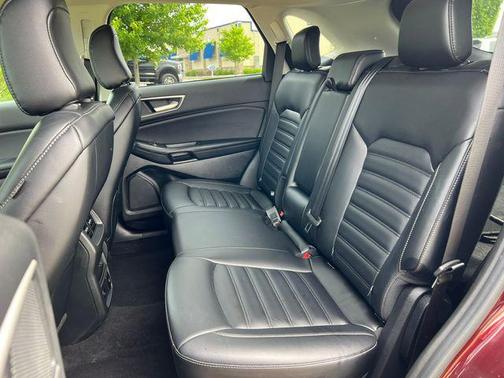 BURGUNDY VELVET MET TINT CC 2023 Ford Edge SEL