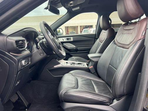 Agate Black Metallic 2021 Ford Explorer Platinum