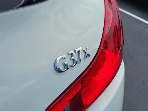 2009 INFINITI G37x Base