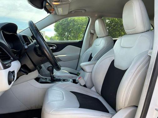 Bright White Clearcoat 2021 Jeep Cherokee Latitude Plus