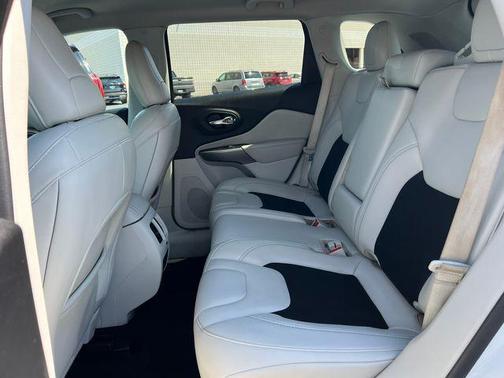 Bright White Clearcoat 2021 Jeep Cherokee Latitude Plus