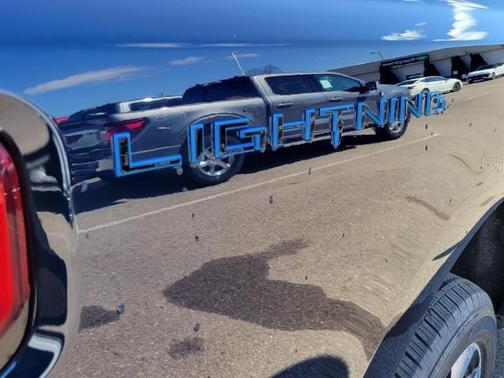 2025 Ford F-150 Lightning Platinum