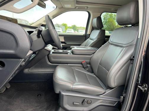 AGATE BLACK METALLIC 2025 Ford Expedition Active
