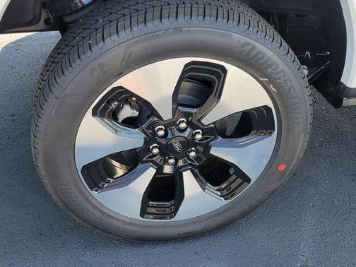 2025 Ford F-150 Lightning Platinum