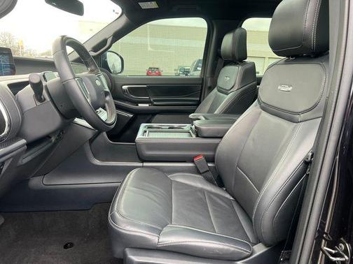 AGATE BLACK METALLIC 2025 Ford Expedition Max Platinum