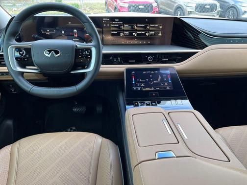 Radiant White 2025 INFINITI QX80 Luxe