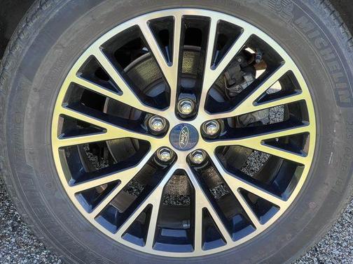 Star White Metallic Tri-Coat 2022 Ford Escape Titanium